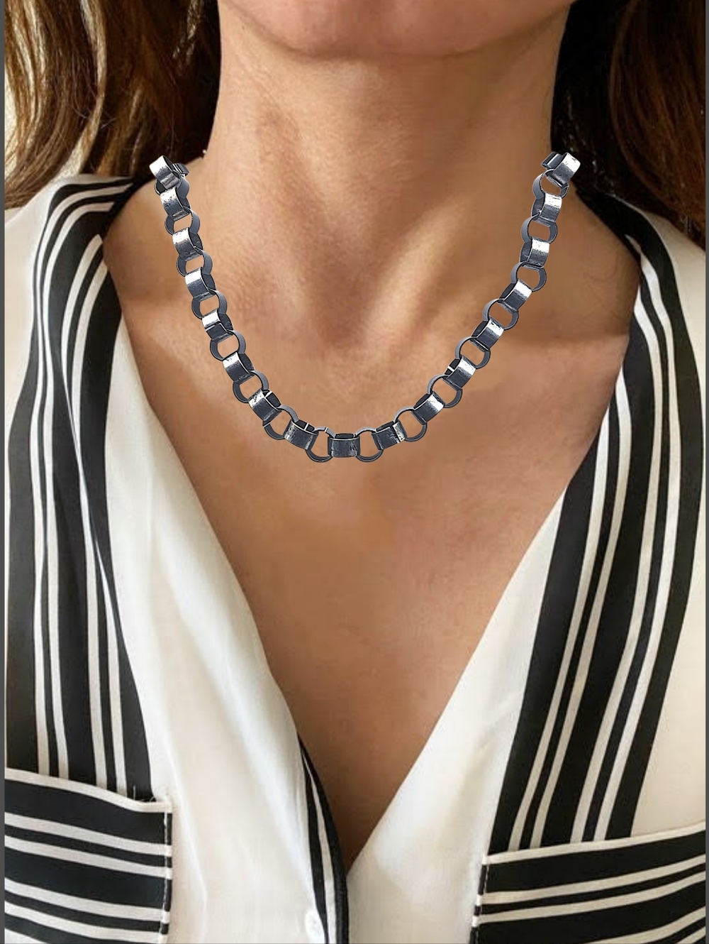 🙋10/$20. Black and Silver Metal Links Necklace